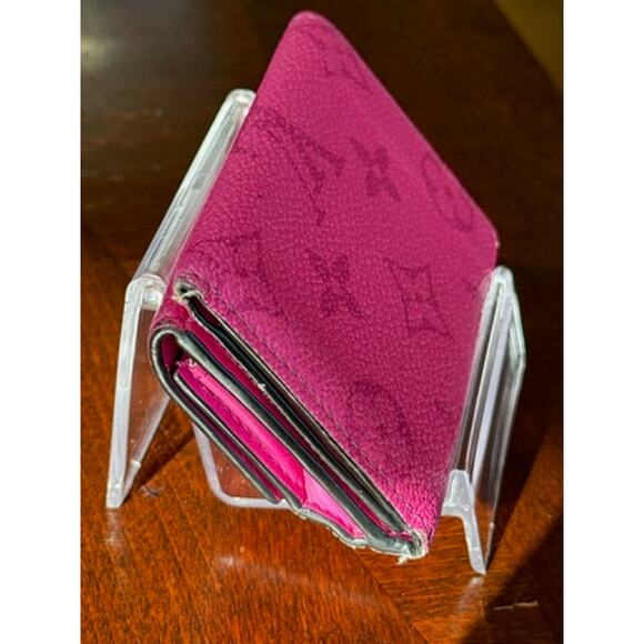 LOUIS VUITTON Tri-Fold Wallet Discovery LV Logo*Fluorescent Pink Rose*Box Incld. - Picture 7 of 14